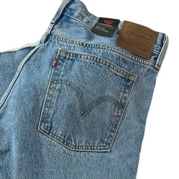 NWT Levi’s Wedgie Straight Button-Fly Medium Wash High Rise Jeans 32 x 28 - Picture 3 of 6